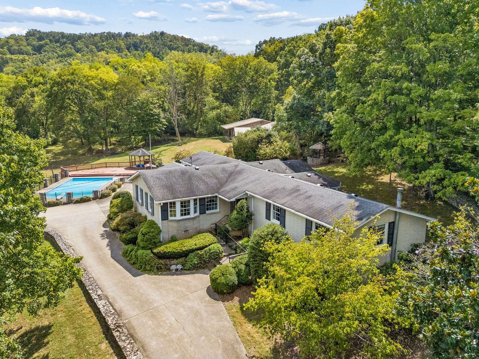 2 Acres of Land with Home for Sale in Brentwood, Tennessee