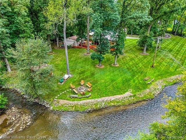 5.52 Acres of Land with Home for Sale in Oakland Charter Township, Michigan