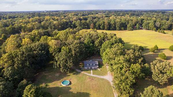 5.26 Acres of Land with Home for Sale in Cottontown, Tennessee