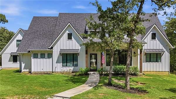 5.5 Acres of Land with Home for Sale in Franklin, Texas