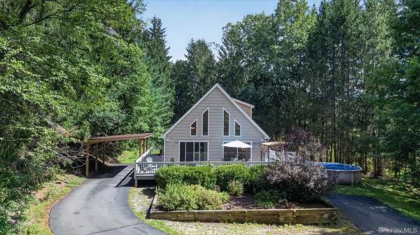 5 Acres of Improved Mixed-Use Land for Sale in Jeffersonville, New York