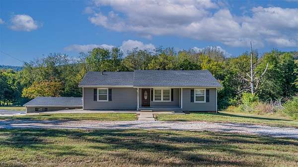 2.72 Acres of Land with Home for Sale in Bowling Green, Kentucky