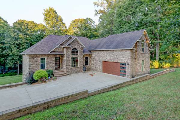 1.5 Acres of Land with Home for Sale in Clarksville, Tennessee