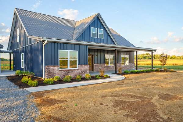 7.13 Acres of Land with Home for Sale in Springfield, Tennessee