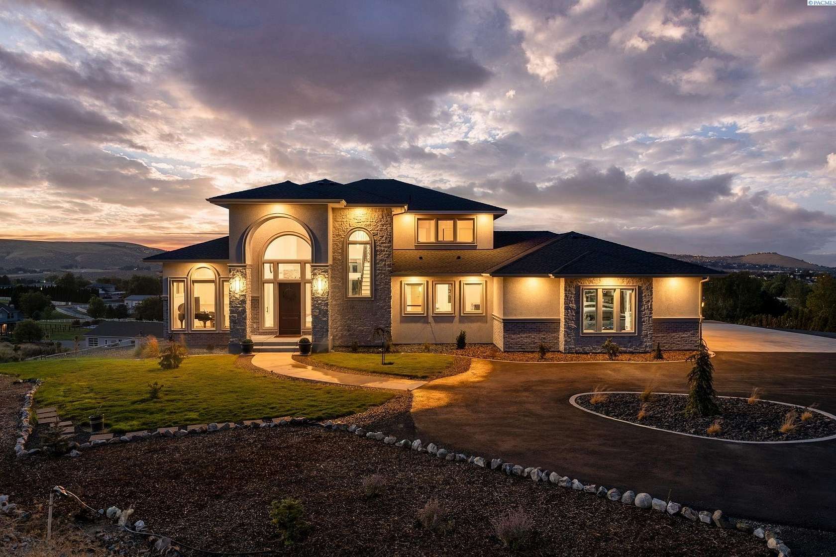 3 Acres of Land with Home for Sale in Kennewick, Washington