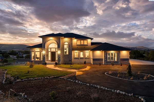 3 Acres of Land with Home for Sale in Kennewick, Washington