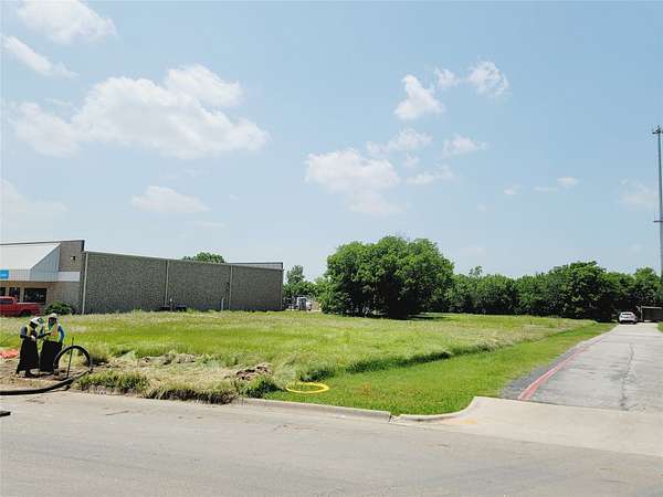 1 Acre of Mixed-Use Land for Sale in Denton, Texas