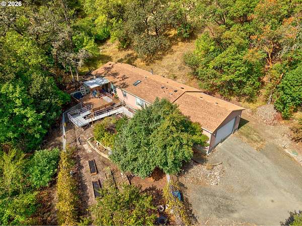 5 Acres of Land with Home for Sale in Roseburg, Oregon