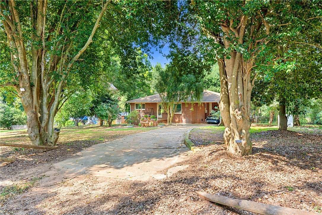 5.8 Acres of Land with Home for Sale in Canon, Georgia