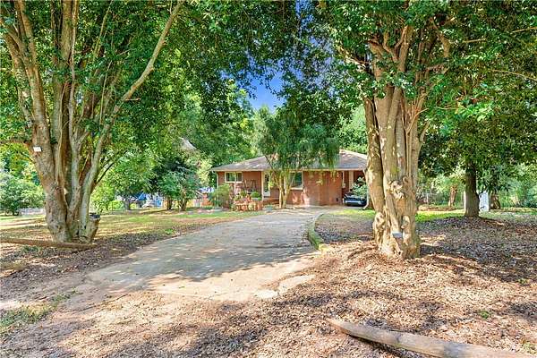 5.8 Acres of Land with Home for Sale in Canon, Georgia