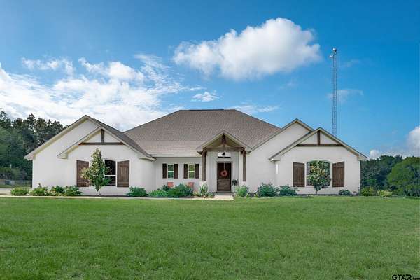 9.69 Acres of Land with Home for Sale in Flint, Texas