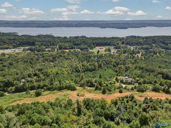 2.37 Acres of Residential Land for Sale in Guntersville, Alabama