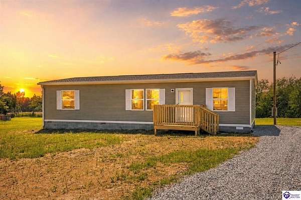 1.57 Acres of Land with Home for Sale in Garfield, Kentucky