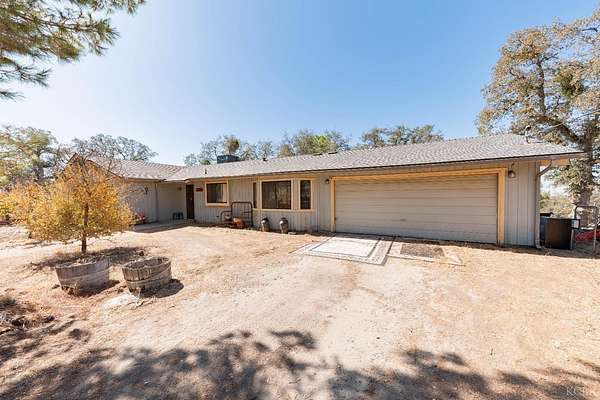 5.58 Acres of Land with Home for Sale in Coarsegold, California