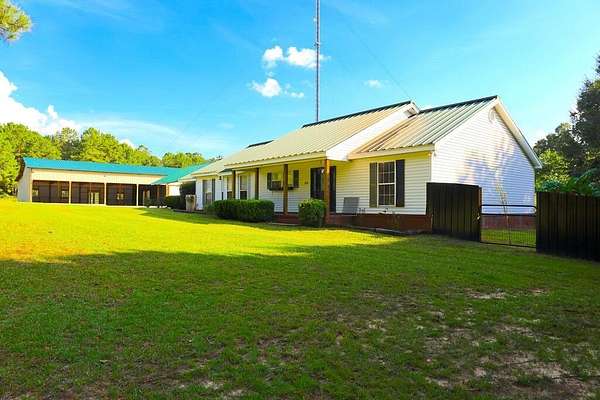 13.4 Acres of Recreational Land with Home for Sale in Cottonwood, Alabama