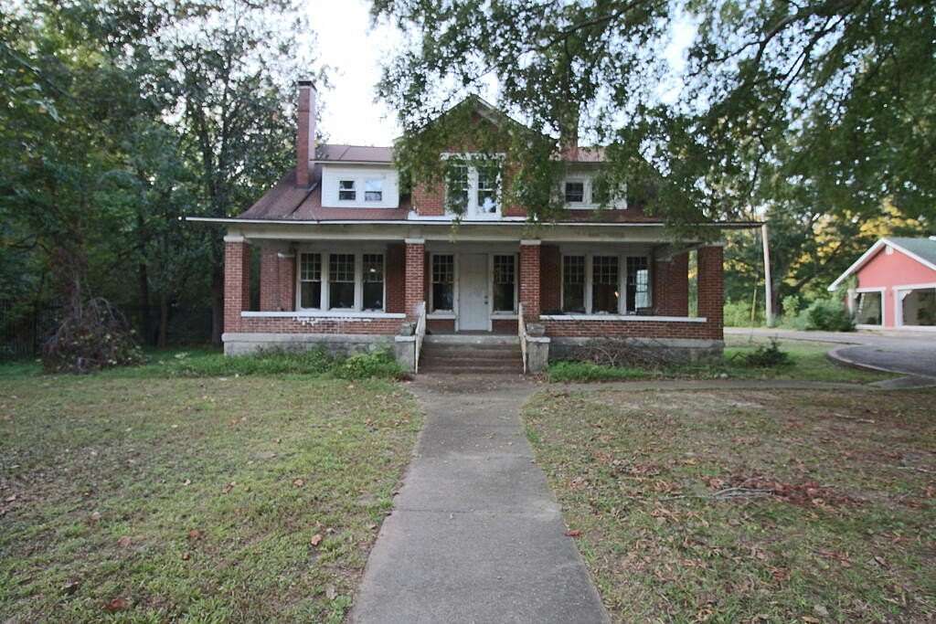 1.75 Acres of Land with Home for Sale in Huntingdon, Tennessee