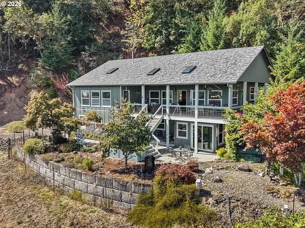 10.2 Acres of Land with Home for Sale in Roseburg, Oregon