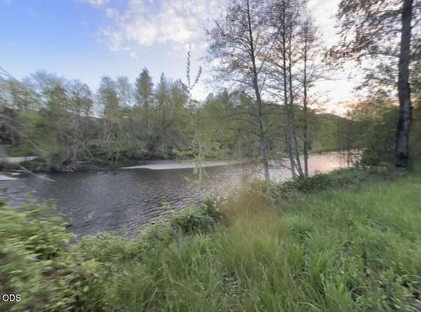 2 Acres of Land with Home for Sale in Grants Pass, Oregon