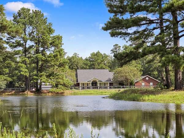 19 Acres of Land with Home for Sale in Jasper, Texas