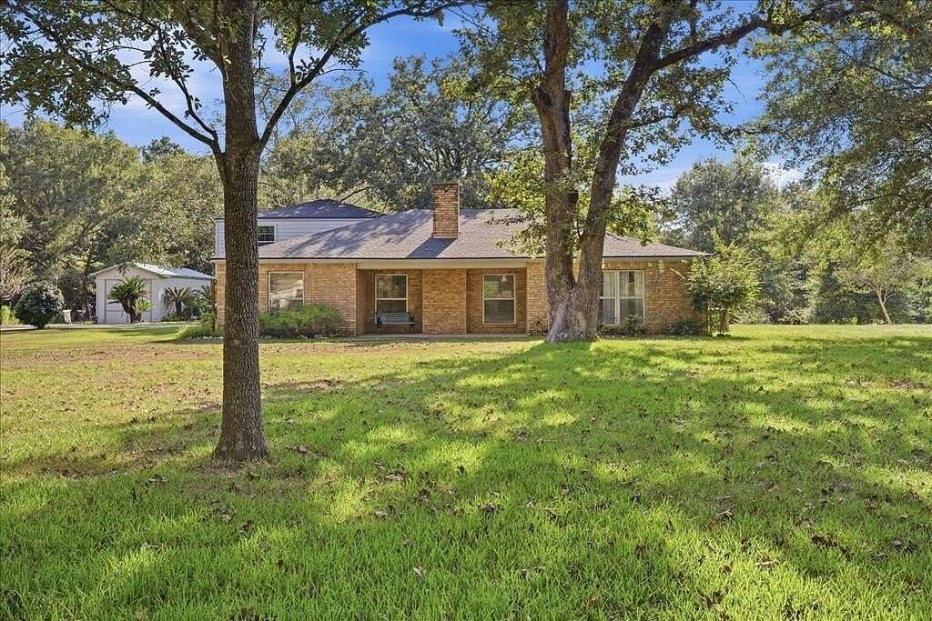 14.6 Acres of Land with Home for Sale in Newton, Texas