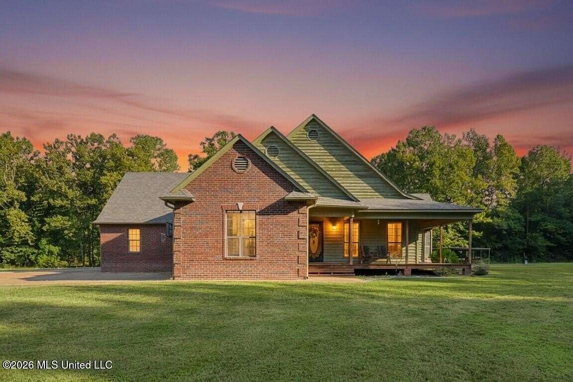 15.9 Acres of Land with Home for Sale in Lake Cormorant, Mississippi