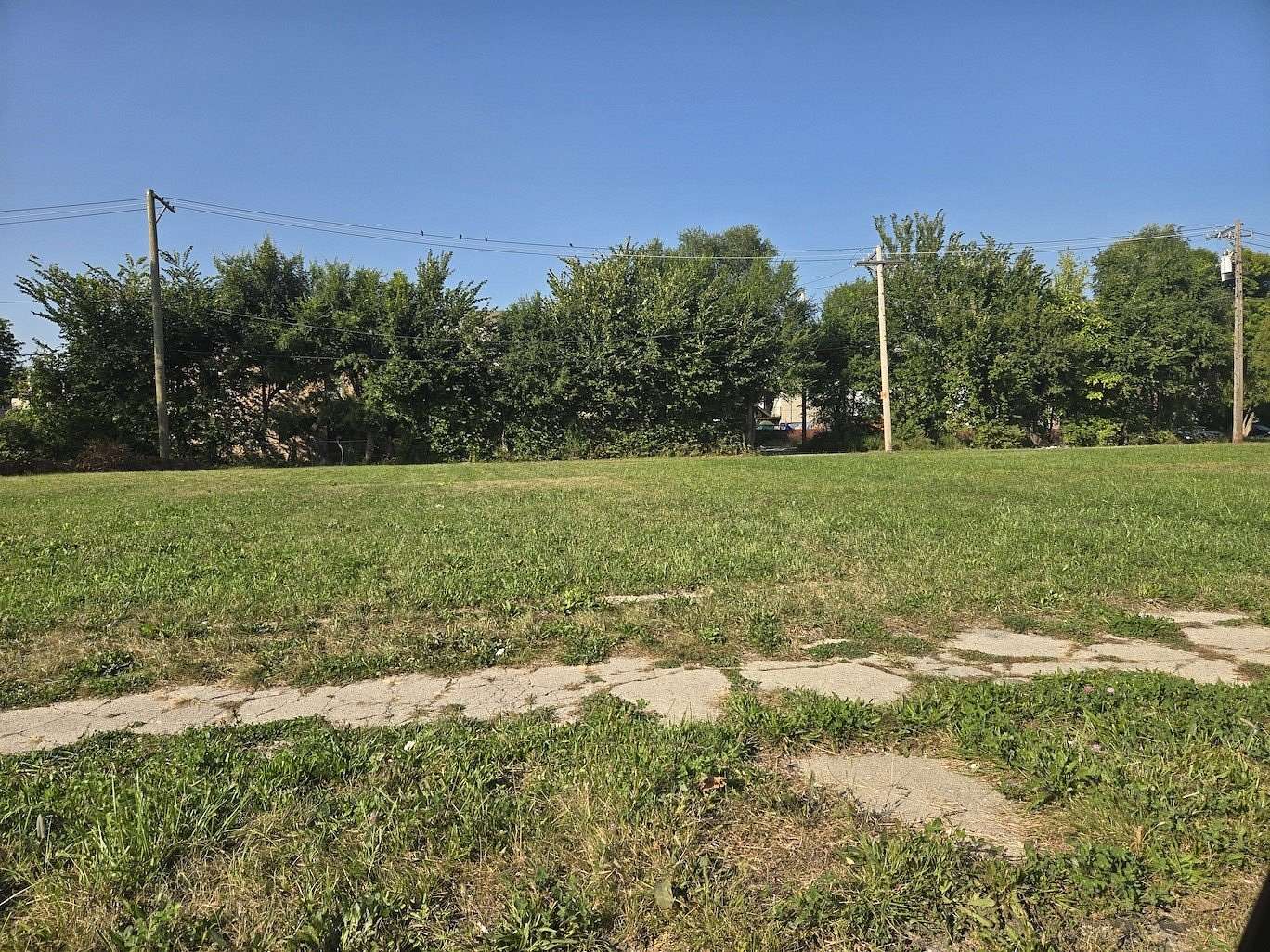 0.12 Acres of Mixed-Use Land for Sale in Chicago, Illinois