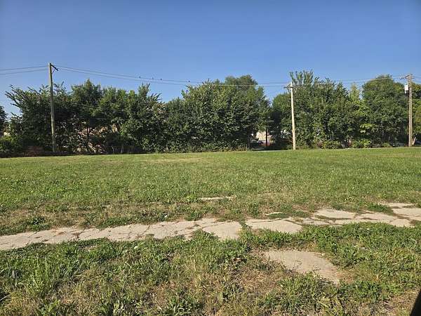 0.12 Acres of Mixed-Use Land for Sale in Chicago, Illinois