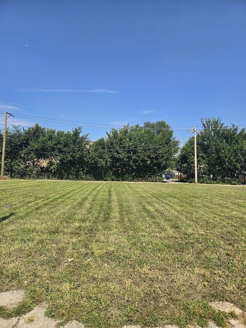 0.12 Acres of Mixed-Use Land for Sale in Chicago, Illinois