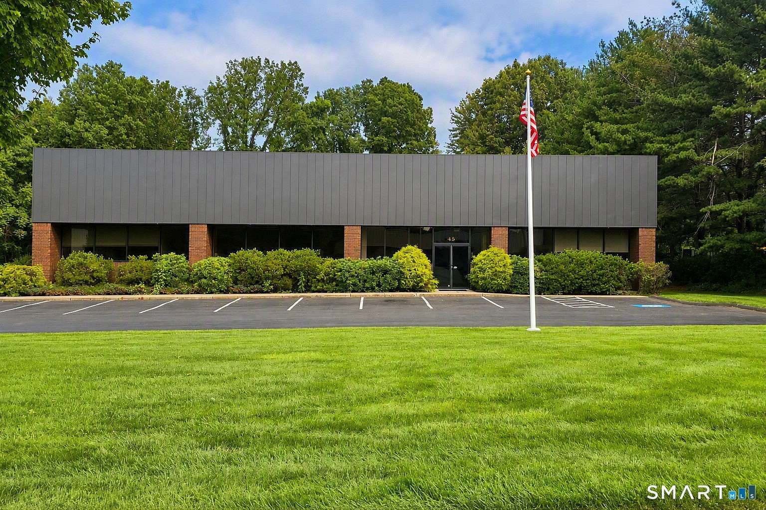 2 Acres of Improved Commercial Land for Sale in Plainville, Connecticut