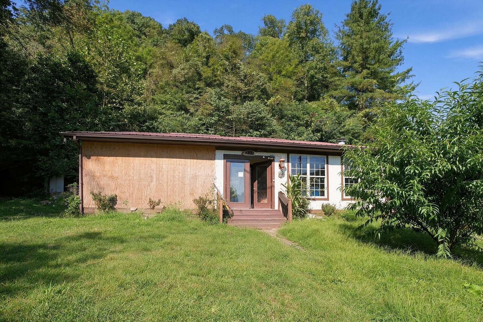 12 Acres of Land with Home for Sale in Pine Top, Kentucky