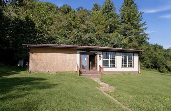 12 Acres of Land with Home for Sale in Pine Top, Kentucky