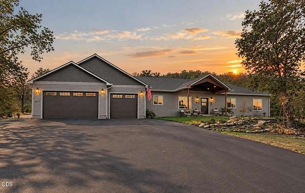 3.5 Acres of Land with Home for Sale in Central Point, Oregon