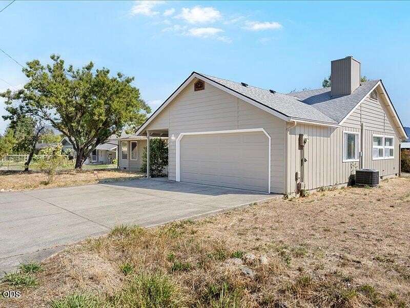 2.12 Acres of Land with Home for Sale in Grants Pass, Oregon