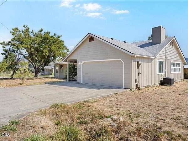 2.12 Acres of Land with Home for Sale in Grants Pass, Oregon