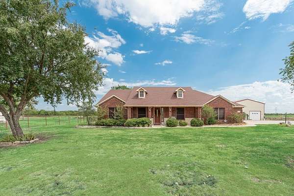 10 Acres of Land with Home for Lease in Nevada, Texas