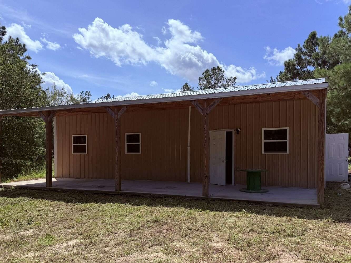 16.2 Acres of Recreational Land with Home for Sale in Hartsville, South Carolina