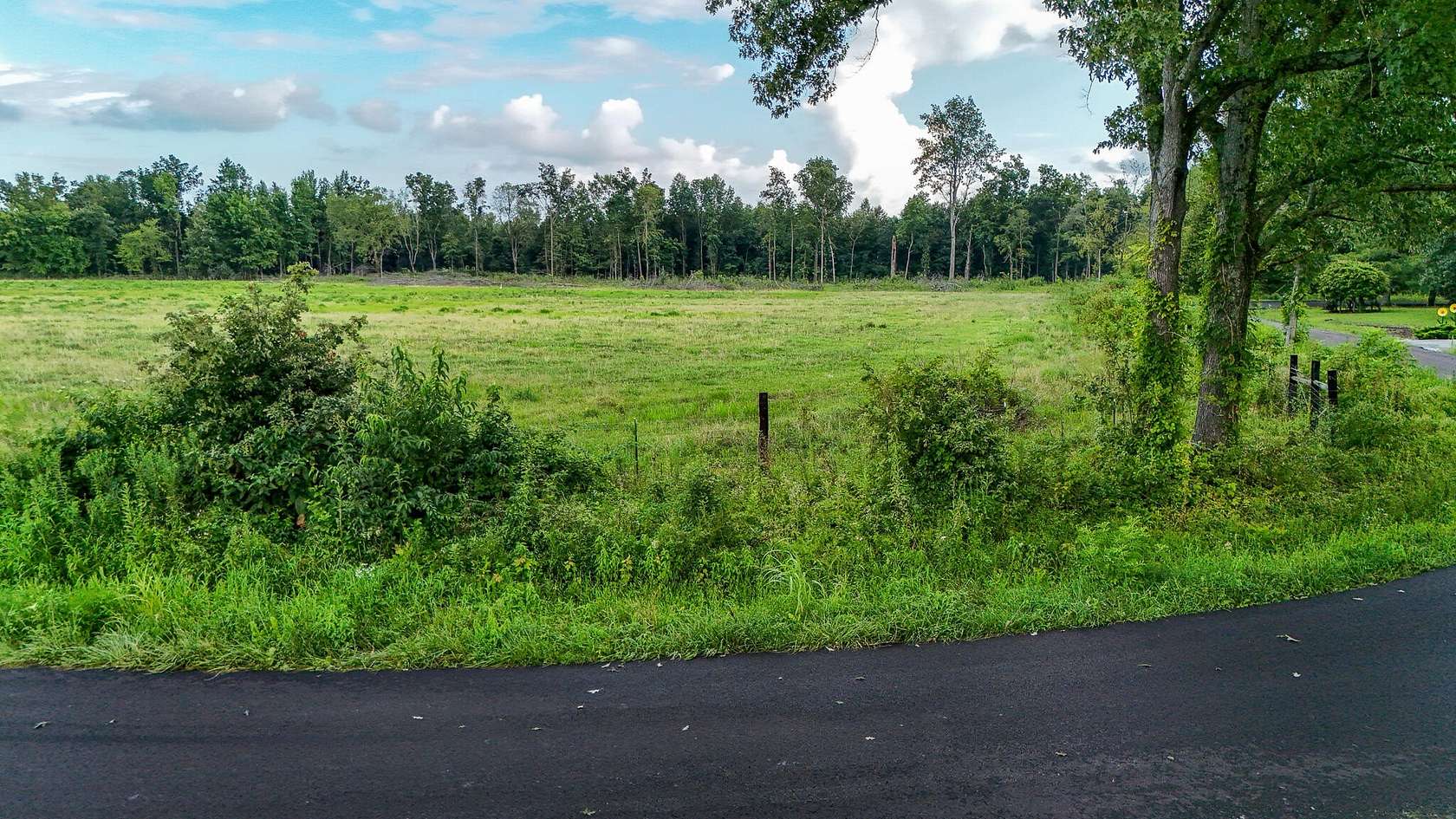 19 Acres of Land for Sale in West Paducah, Kentucky