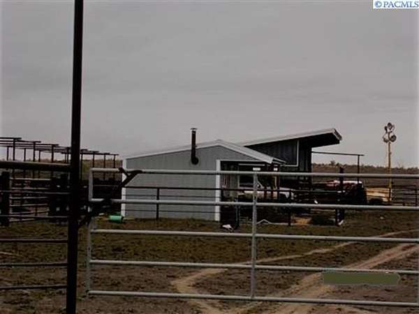 39 Acres of Agricultural Land for Sale in Eltopia, Washington