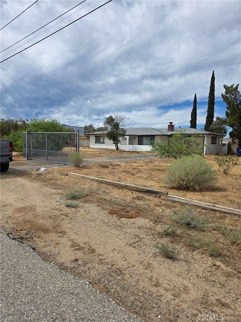 2.52 Acres of Land with Home for Lease in Palmdale, California