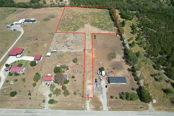 5 Acres of Residential Land for Sale in Whitewright, Texas