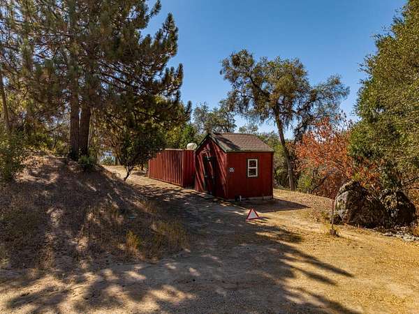 14.8 Acres of Land for Sale in Ahwahnee, California
