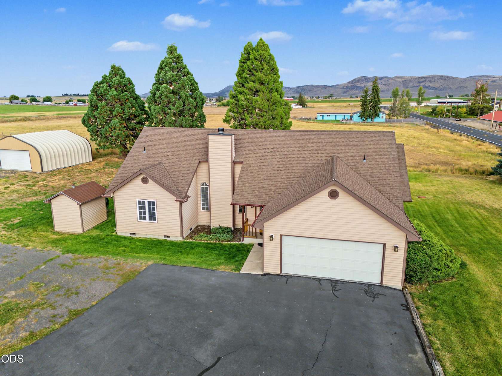 9.8 Acres of Land with Home for Sale in Klamath Falls, Oregon