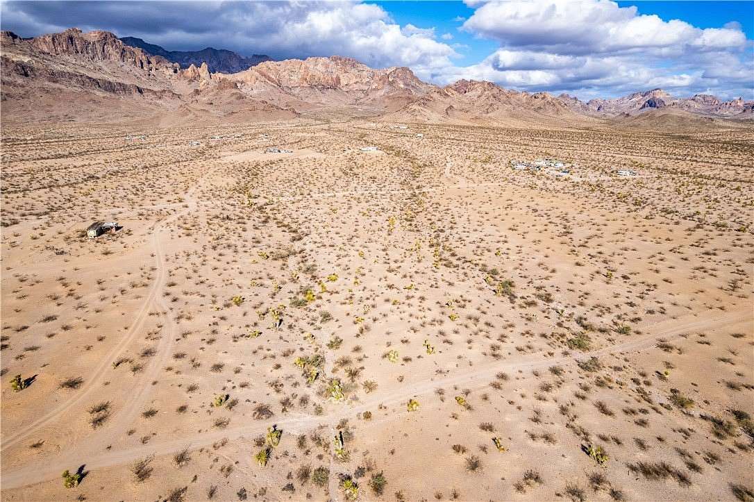 2.35 Acres of Land for Sale in Golden Valley, Arizona