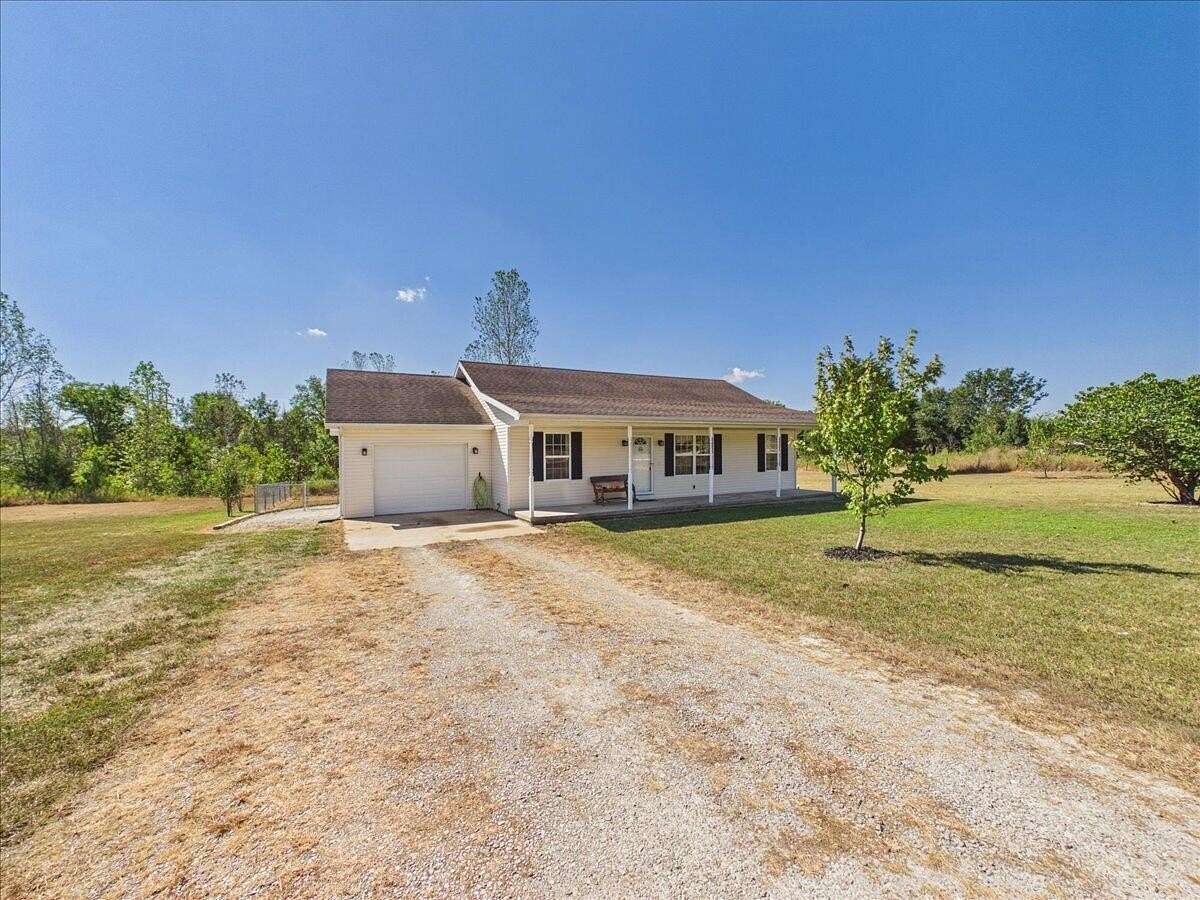 3 Acres of Improved Residential Land for Sale in Buffalo, Missouri