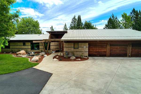 6 Acres of Land with Home for Sale in Colbert, Washington