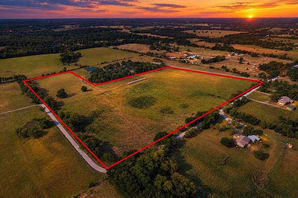 19.5 Acres of Land for Sale in Gainesville, Texas