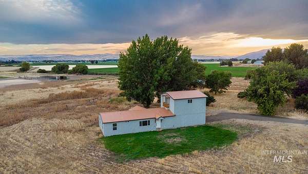 7.63 Acres of Land with Home for Sale in Weiser, Idaho