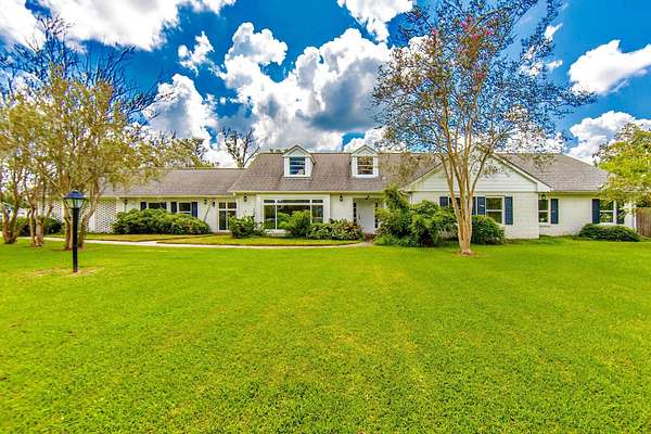 2.9 Acres of Land with Home for Sale in Houma, Louisiana