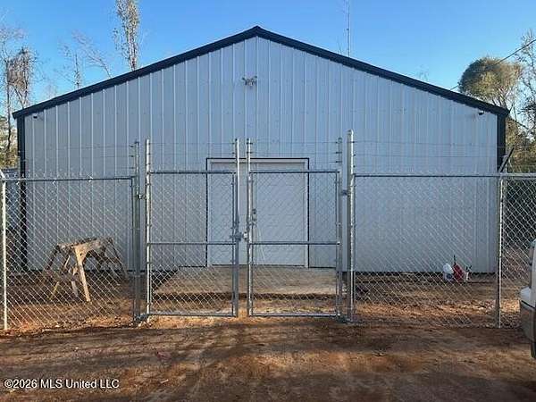 1 Acre of Improved Commercial Land for Sale in Columbia, Mississippi