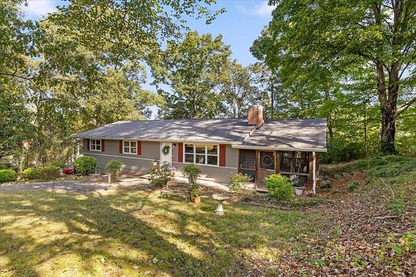 1.5 Acres of Land with Home for Sale in Soddy-Daisy, Tennessee